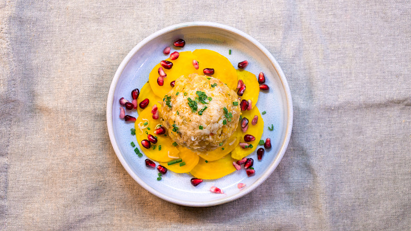 Südtiroler Kürbisknödel auf Gelbe-Beete-Carpaccio