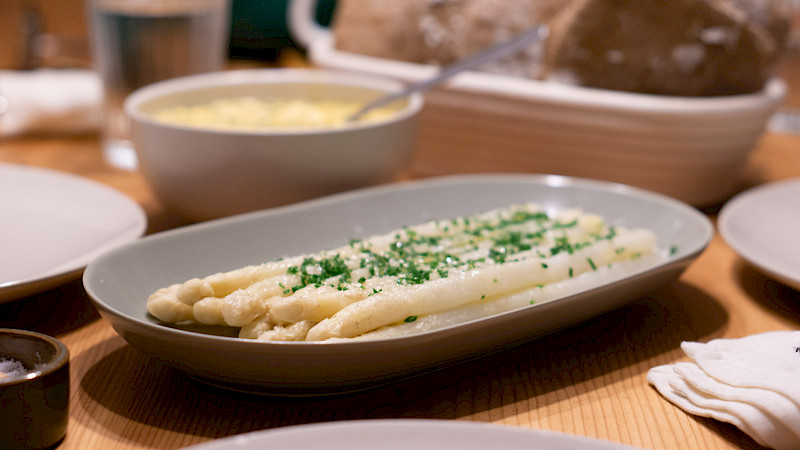 Südtiroler Spargeln mit Boznersauce