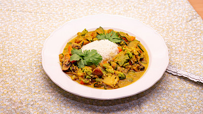 Kokos-Gemüse-Curry mit Reis